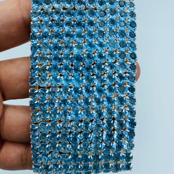 Stretchable blue fake Diamond bangle. - Picture 3 of 4